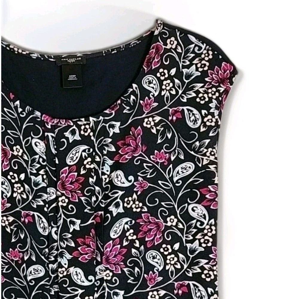 Ann Taylor Womens XXSP Sleeveless Blouse Black w/Flowers Classic Chic Modern EUC